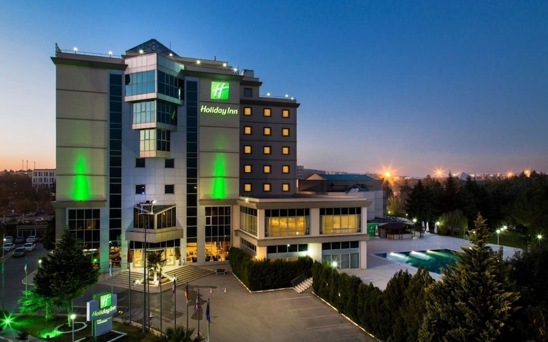 فندق “Holiday Inn”